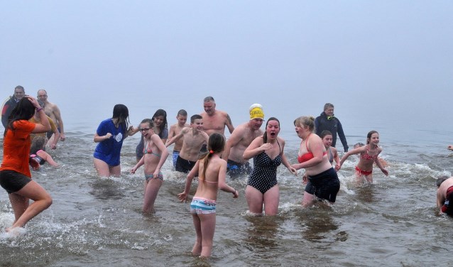 De Nieuwjaarsduik in de Nevelhorst in Didam. Foto: PR