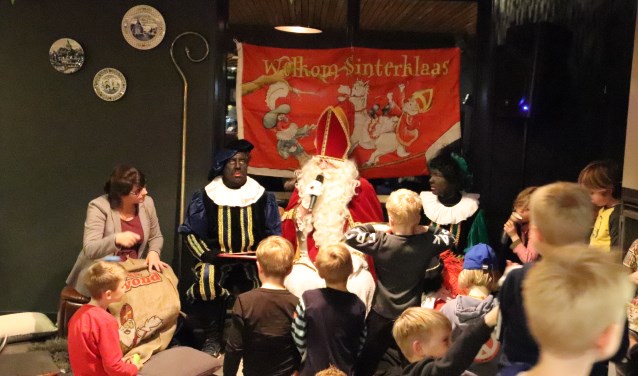 De Sint wist over alle kinderen wat te vertellen. Foto: PR