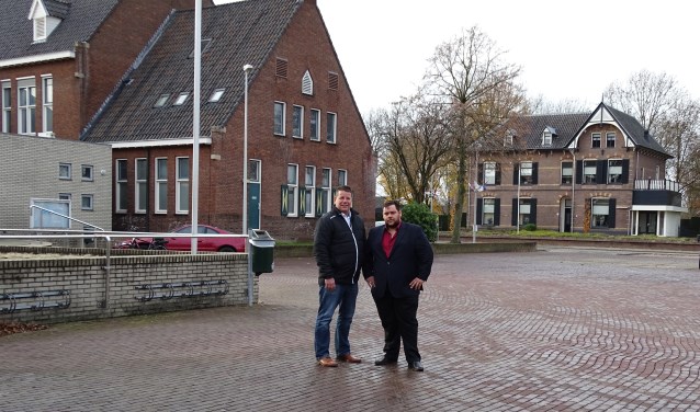 'Rob Mos en Roy Polman op het Raadhuisplein: "De onduidelijkheid blijft bestaan.' Foto: PR