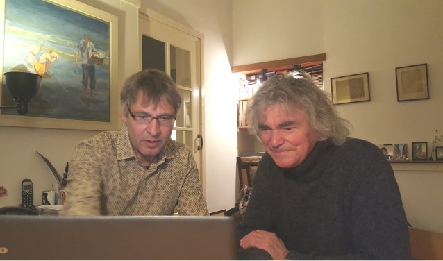 Bart van den Goorbergh en Hans Keuper bezig met voorbereidingen voor het concert. Foto: Iris Jansen