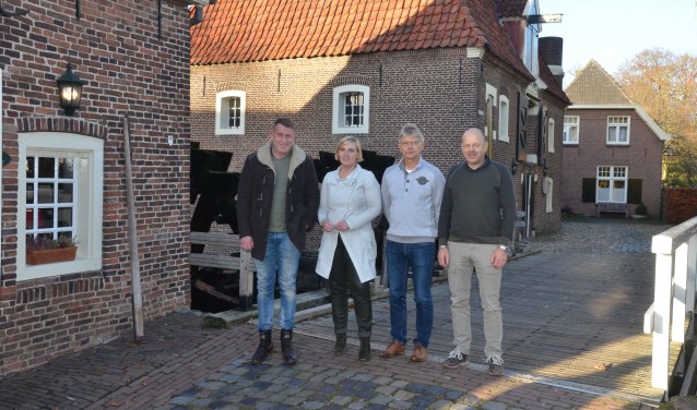 Op de foto van links naar rechts: Egbert Nijhuis, Ingrid van der Ark, Mattie Venderbosch en Chiel Vugts. Foto: M. van Tuijl