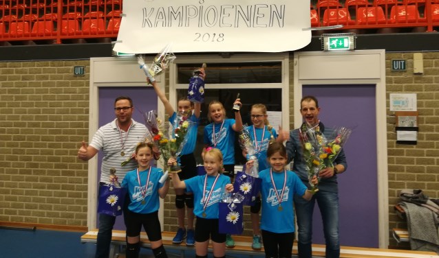 Het kampioensteam van Elite/Dynamo. Foto: PR