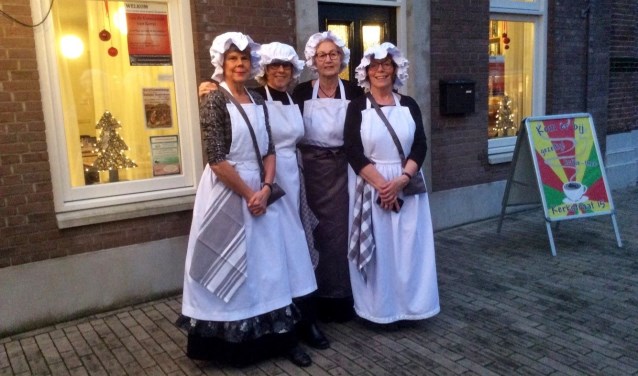 Vrijwilligers van Schoef maor an tijdens Winters Pleinenfeest. Foto: PR