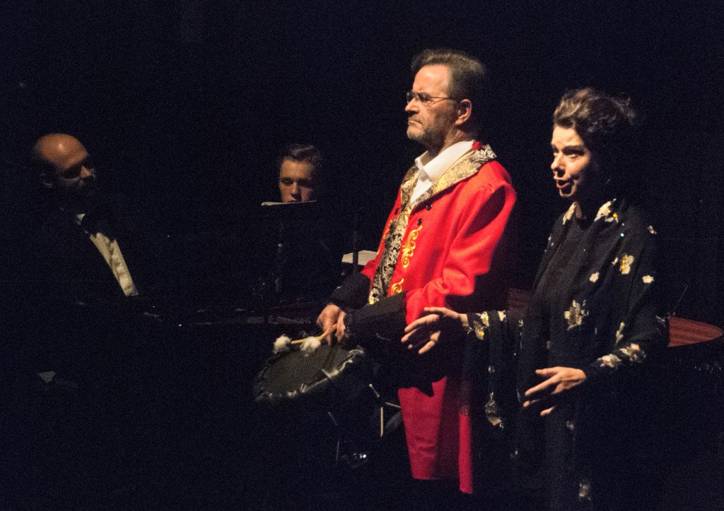 Marjon Westerdiep tijdens haar solo in Cavalleria Rusticana. Met trommelslager Joop Dijkman uit Eibergen, pianist Evert-Jan de Groot en violist Papillon Boddeke, die hem nu assisteert. Foto Ans ter Horst