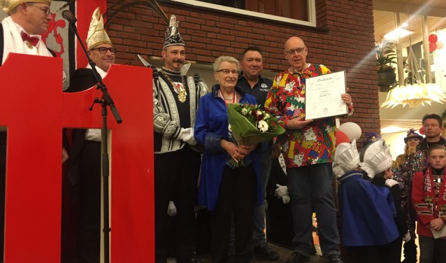 Prins Thiemo I en de drie ambassadeurs van de Vrijwilligers van het Gertrudis te zien. Foto: Thijs Heering.