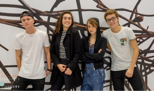Van links naar rechts: Jim Moorman als Jacco Anne Telders als Eelke Manouk Pluis als Puck Daan Warnas als Michiel. Foto: Miortok Fotografie