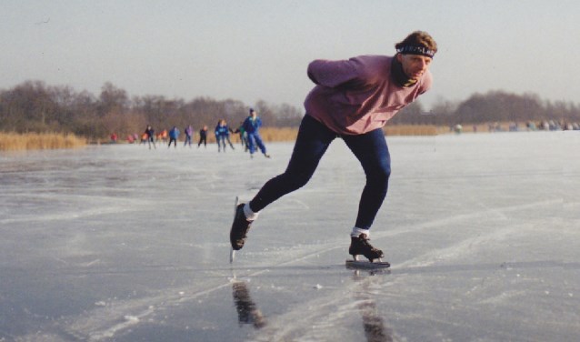 Karel Berkhuysen schaatsend in de omgeving van Hilversum. Foto: PR