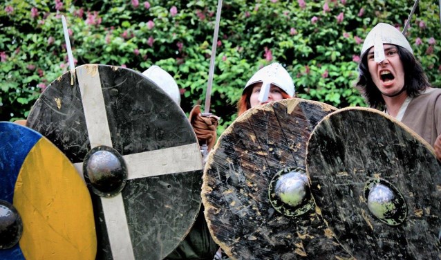Vanuit heel Europa komen stoere krijgers naar het archeologisch openluchtmuseum Erve Eme. Foto: PR
