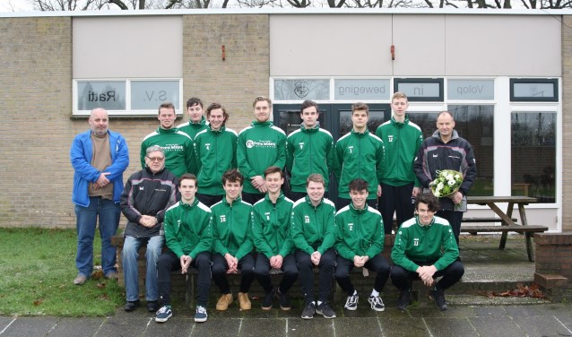 ST-team Vorden- Ratti JO19-3 in de nieuwe trainingspakken. Foto: PR