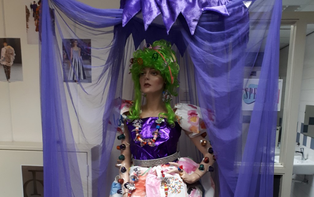 Leerlingen van de St. Bernardusschool houden een expositie over Carnaval. Foto: Marloes Geurtzen