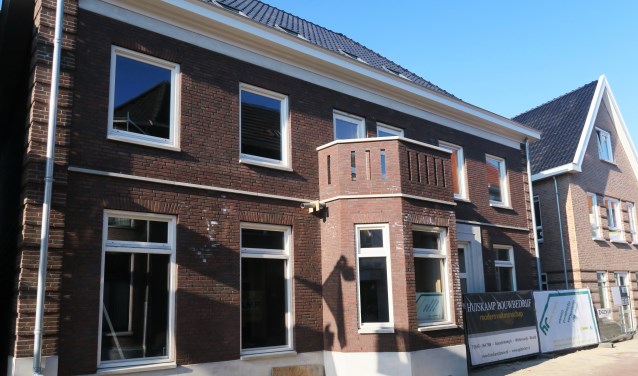 De twee panden in de Kevelderstraat, waarbij op de begane grond nog steeds een horecabestemming rust. Foto: Theo Huijskes