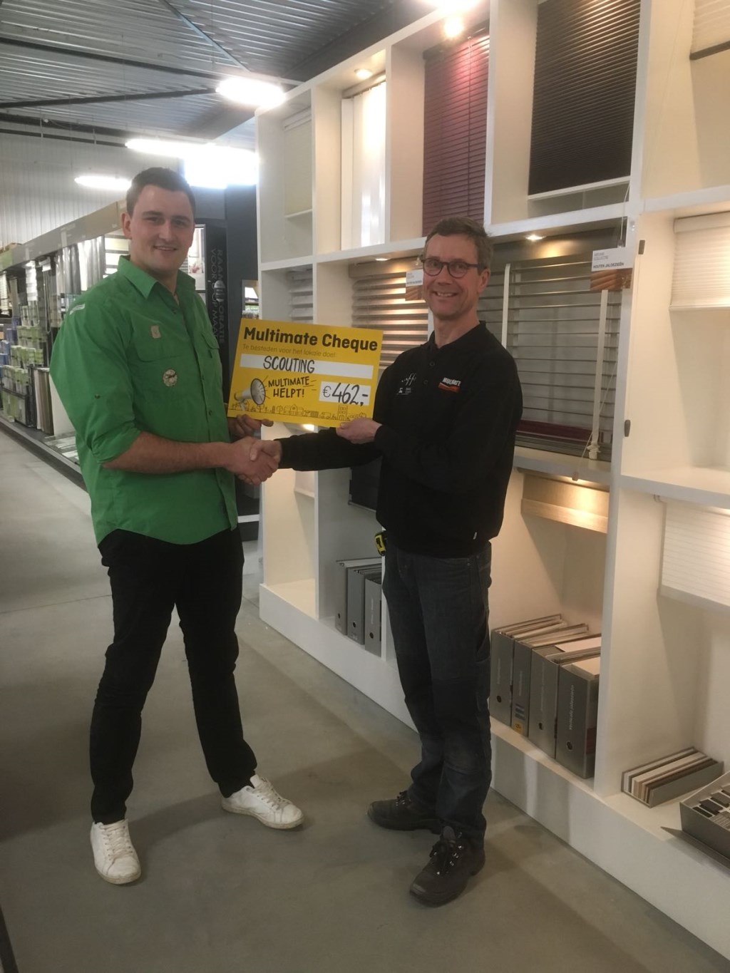 Frank Jonk mocht de cheque in ontvangst nemen. Foto: PR