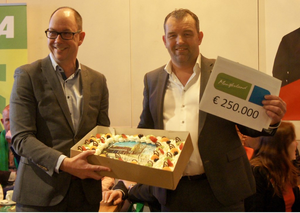 Marcel Wagener van de gemeente en Jeroen Rosendahl (r) van Werkgroep Leefbaar Nieuw-Dijk. Foto: Susan Wiendels