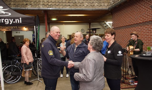 Natuurlijk werd de familie Takke door velen gefeliciteeerd. Foto: Frank Vinkenvleugel