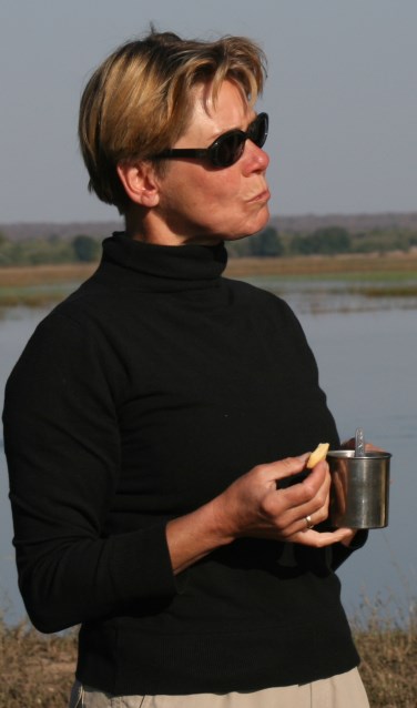 Tiny Koning tijdens een van haar reizen in Botswana. Foto:PR