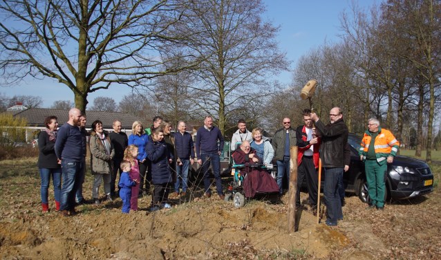 De eerste paal gaat de grond in. Foto: Frank Vinkenvleugel