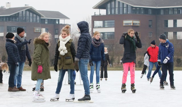 Nog nooit kon er zo laat in het 'winterseizoen' geschaatst worden op de Vordense ijsbaan. Foto: Rob Schmitz