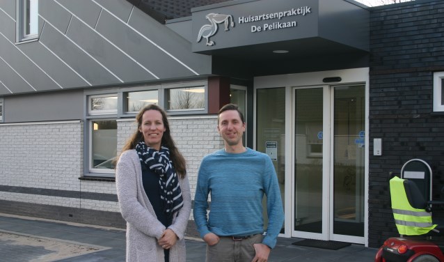 De huisartsen Michael Velthausz en Femke Smulders voor Huisartsenpraktijk 'de Pelikaan'. Foto: PR