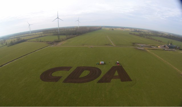 'CDA' is gemaakt (geploegd) in het weiland van Vincent Krabbenborg, Veenweg 4 in Harreveld. Foto: PR