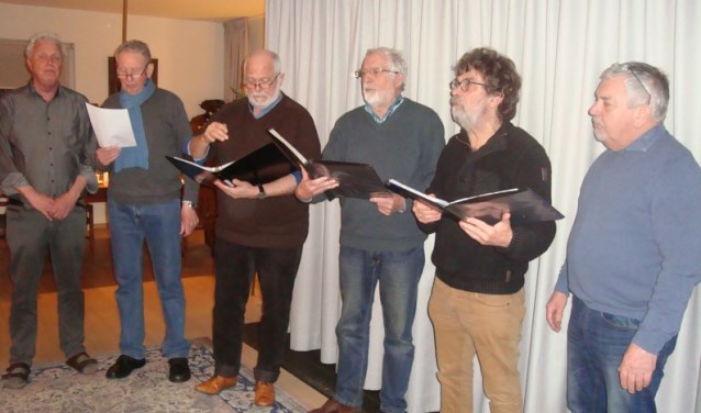 Octo Viri. Van links naar rechts: Lubbert Baarssen, Vincent Krabbenborg, Henny Barnhoorn, Felix Kamperman, Hans Rensink, Gerrit Rensink. Foto: PR
