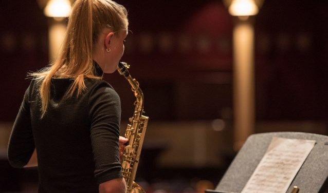 Saxofoniste Talentenklas Isa Weultjes. Foto: Marije van den Berg