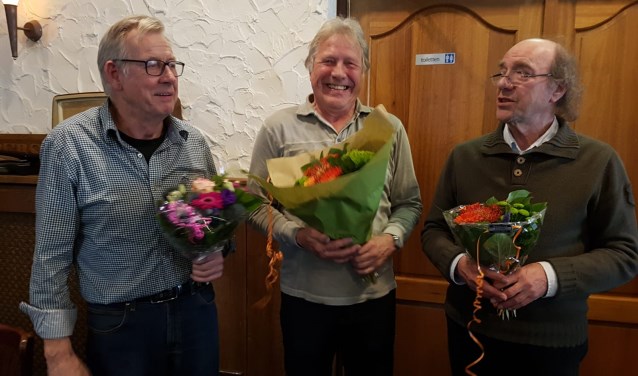 V.l.n.r. Johan van Campen, Gerard van Velzen (clubkampioen) en organisator Herbert Tangelder. Foto: Wilbert Bergervoet