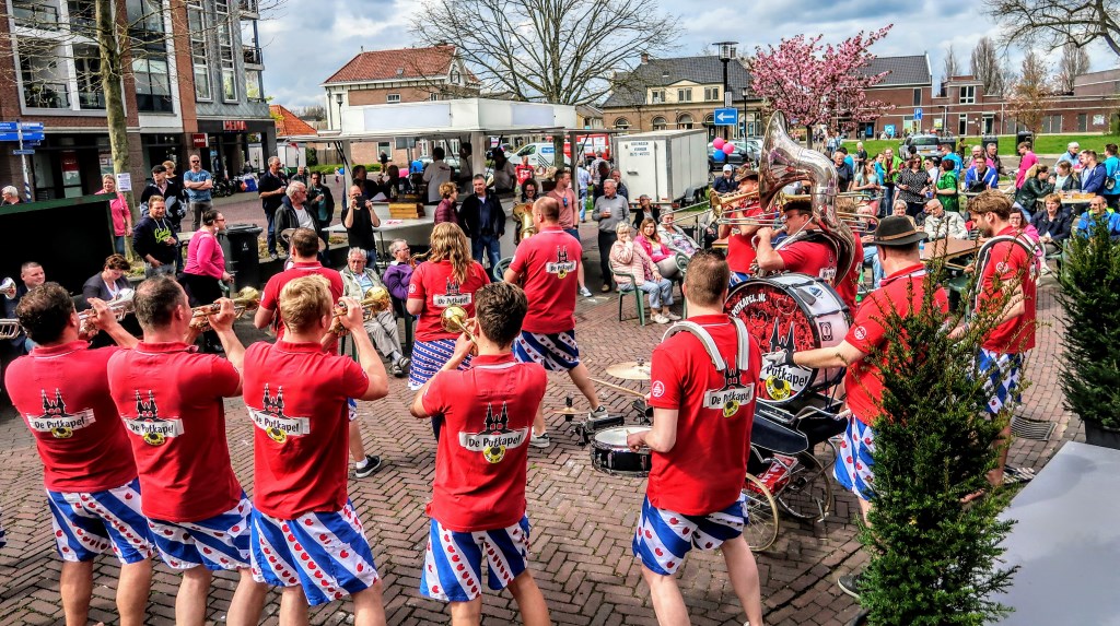 Na een drukbezocht Hengels Dweilfestival is de Putkapel uit Sneek tot winnaar uitgeroepen. Foto: Luuk Stam