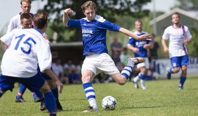 Robin Baakman van sv Kilder in actie tijdens de nacompetitiewedstrijd tegen WVW uit Weurt. Foto: sv Kilder/PR