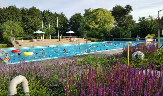 Nieuw zwemseizoen van het Burg. Kruijffbad in Steenderen kan van start. Foto: Marjan Lijftogt