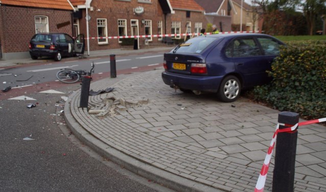 Ravage na aanrijding bij café Hogenkamp. Foto: News United - 112 Achterhoek Nieuws