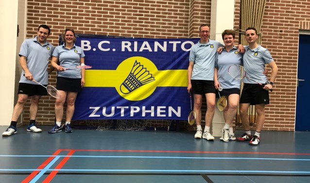 Spelers BC Rianto team 2, v.l.n.r.: Roger Jaspers, Laura Ootes, Peter Meint Heida, Alja Visschers en Thomas van Dongeren. Foto: PR