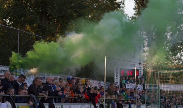Voorlopig is het groen nog niet uitgedampt. RKZVC kampioen in de eerste klasse E! Foto: Lotte Bekkenutte
