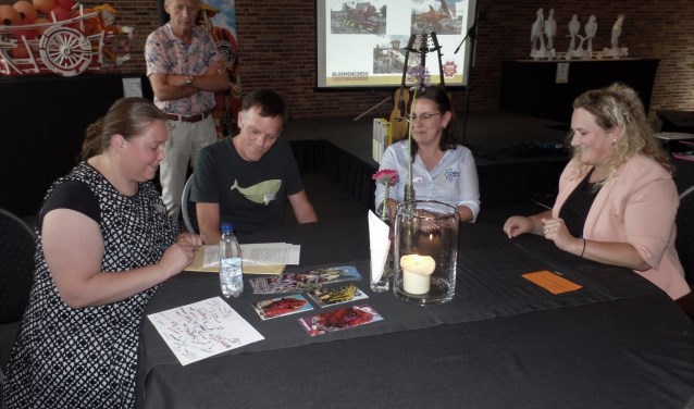 De ondertekening van de statuten van de Corsokoepel.