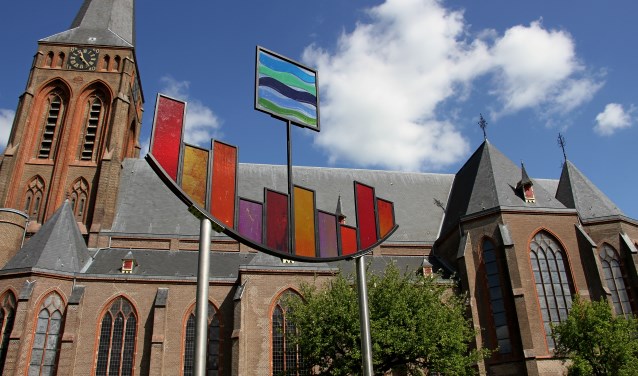 Glaskunst in de beeldentuin van de St. Martinuskerk in Baak. Foto: Liesbeth Spaansen