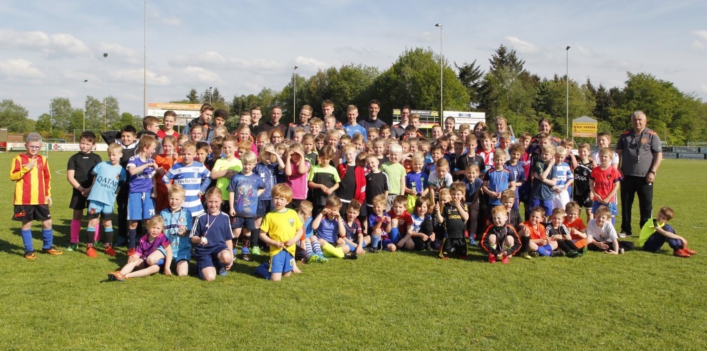 Jeugdleden en hun vriendjes en vriendinnetjes genoten van een sportieve dag. Foto: zsv Zelos