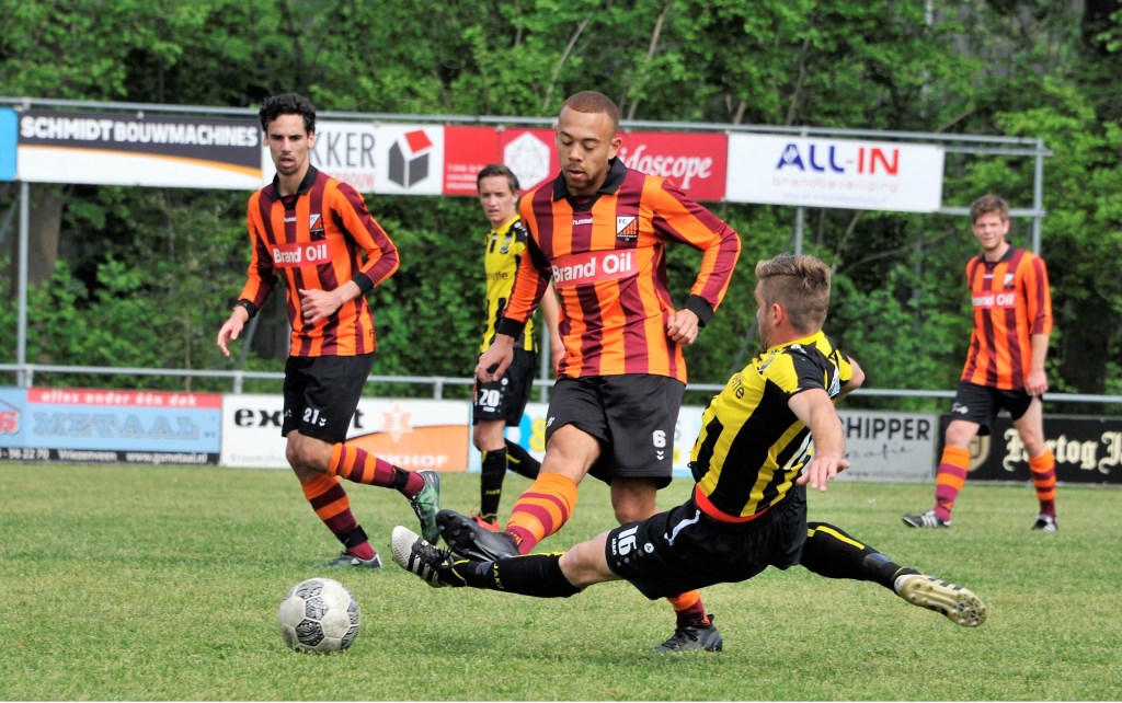 Na de verloren wedstrijd tegen DOS'37 is FC Zutphen zat.1 officieel gedegradeerd uit de eerste klasse zaterdagvoetbal. Foto: Hans ten Brinke