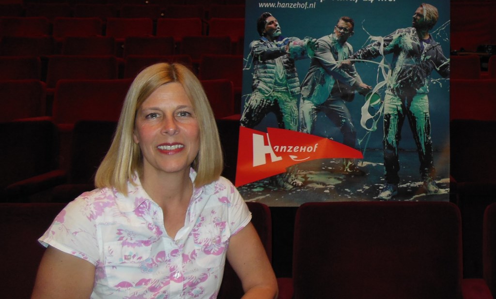 Directeur Mirjam van Tiel is trots op zowel de Hanzehof als het theaterprogramma voor het komende seizoen. "We zijn het culturele huis van Zutphen." Foto: Eric Klop