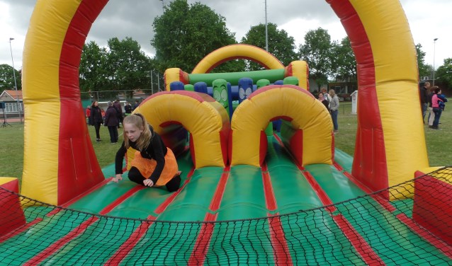 De Kinderspelen en de Zeskamp gelijktijdig op het KSH-terrein.