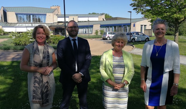 De vier nieuwe wethouders van Berkelland: (vlnr) Patricia Hoytink-Roubos, Gerjan Teselink, Anjo Bosman en Marijke van Haaren. Foto: Rob Weeber
