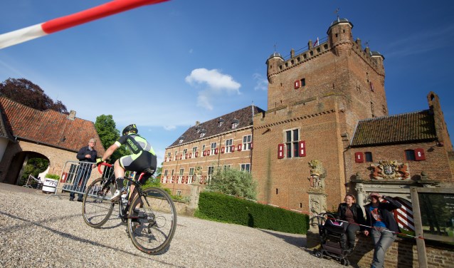 Deelnemer bij Kasteel Huis Bergh in het schitterende Montferlandse landschap. Foto: Léon van Bon