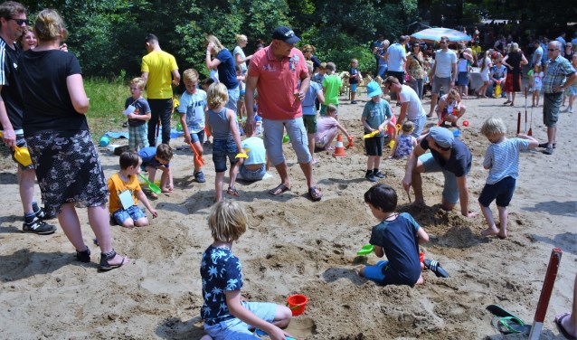 Spelen in het zand op de Zandbult. Foto: AchterhoekFoto/Harry Jansen