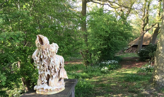 Beeldentuin 'de Hulenhof' met werk van 22 kunstenaars