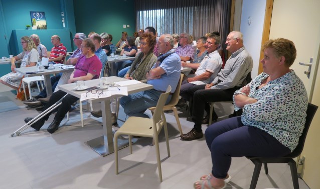 Er bestond een redelijke belangstelling voor het door de gemeente Oost Gelre georganiseerde vrijwilligerscafé. Foto: Theo Huijskes
