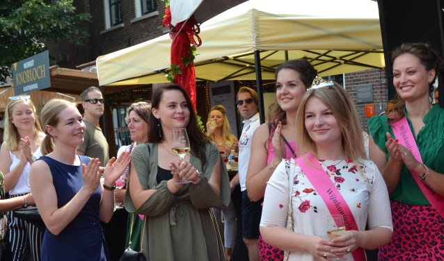 Wijnkoningin van 2019 is Mirthe, haar prinsessen zijn Danielle, Laura en Annet (niet op de foto). Foto: Karin Stronks