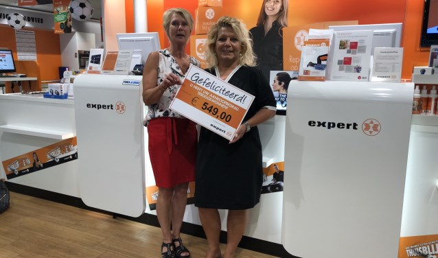 Ronja Masselink (rechts) met Ria van Expert Mastebroek. Foto: PR