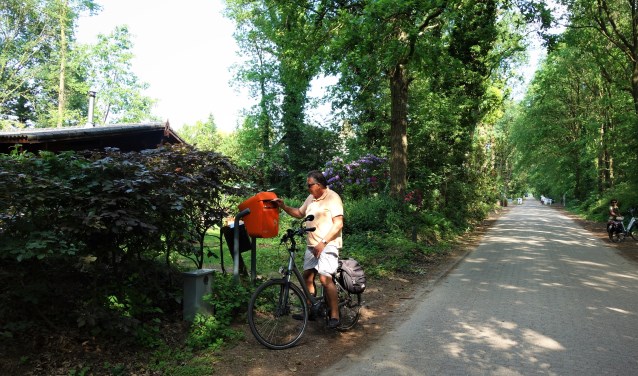 Met Pinksteren dacht Frans van Eenennaam zijn laatste brief te posten in de bus bij het Rommelgebergte, maar dat is dus voorlopig niet het geval. Foto: Clemens Bielen