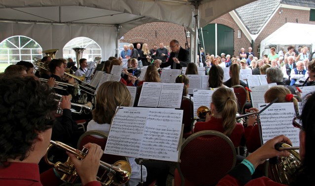Het opleidingsorkest bestond deze middag uit leden van alle deelnemende verenigingen. Foto: Liesbeth Spaansen