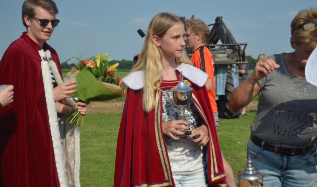 Winnaar vogelschieten Joost Nijenhuis (l) en winnares vogelschieten jeugd Martiene Hissink. Foto: PR