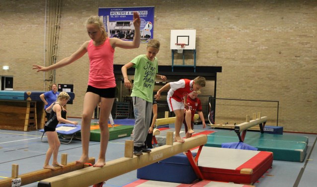 In evenwicht blijven op de balk. Foto: PR
