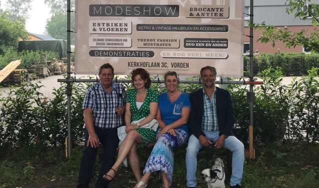 De organisatie v.l.n.r.: Laurens Wolbert en Gerdien Seesing-Langwerden van Caliture Home & Garden en Heidi Gosselink en Gert Kraayenzang van Upstairs Fashion. Foto: PR